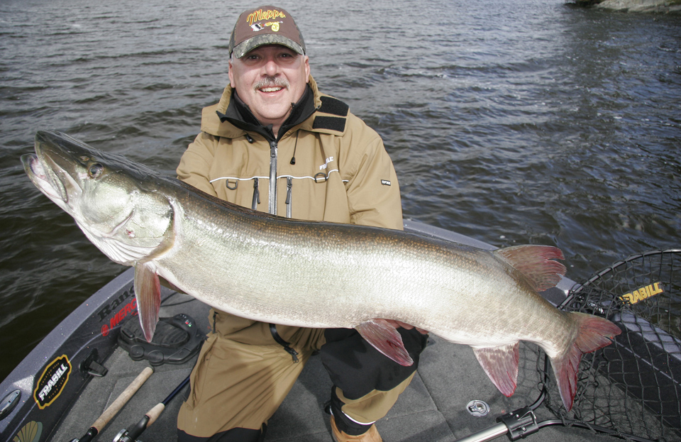This GIANT Lure ALWAYS Gets Musky Action!! 